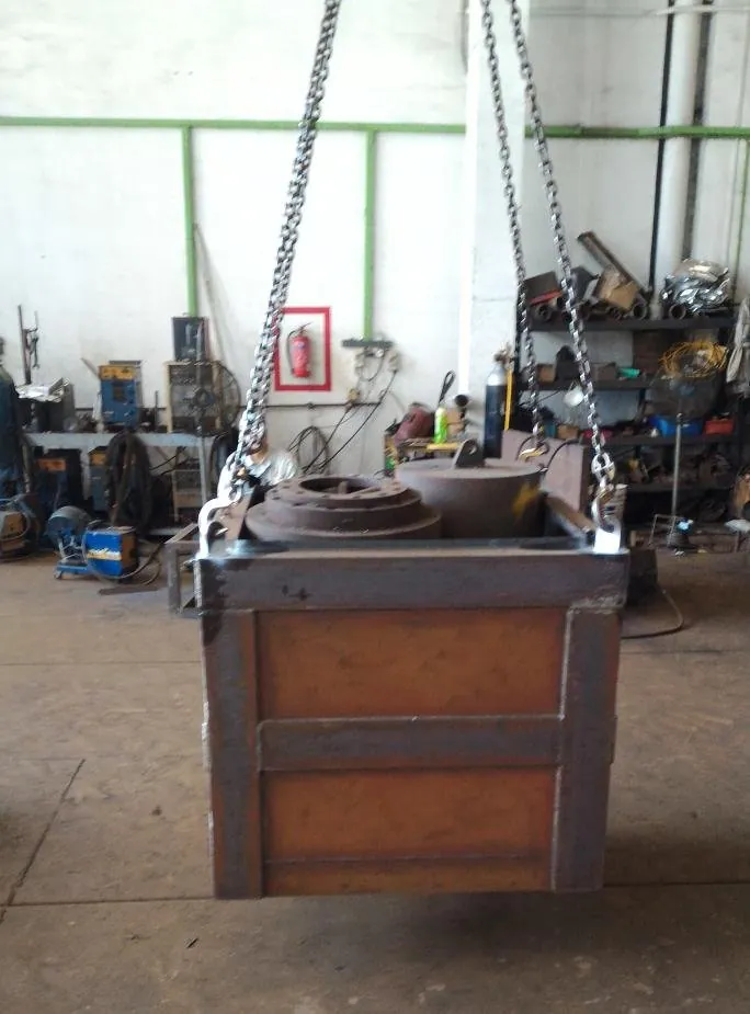 Dead-weight load test of a lifting fixture in the workshop